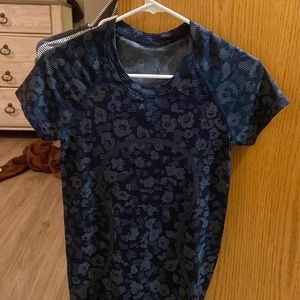 Lululemon dark blue cheetah print swiftly tech
